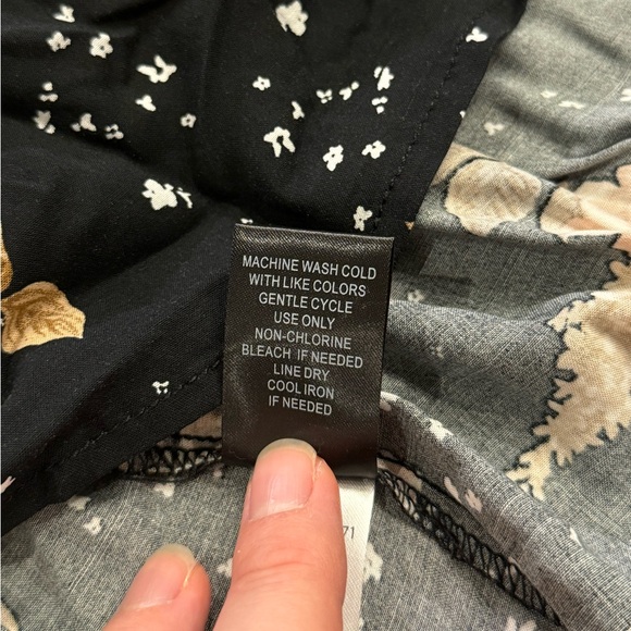 Torrid Blouse Women Size 2X Black Floral Challis Cold Shoulder Boho Chic Top - Picture 10 of 10